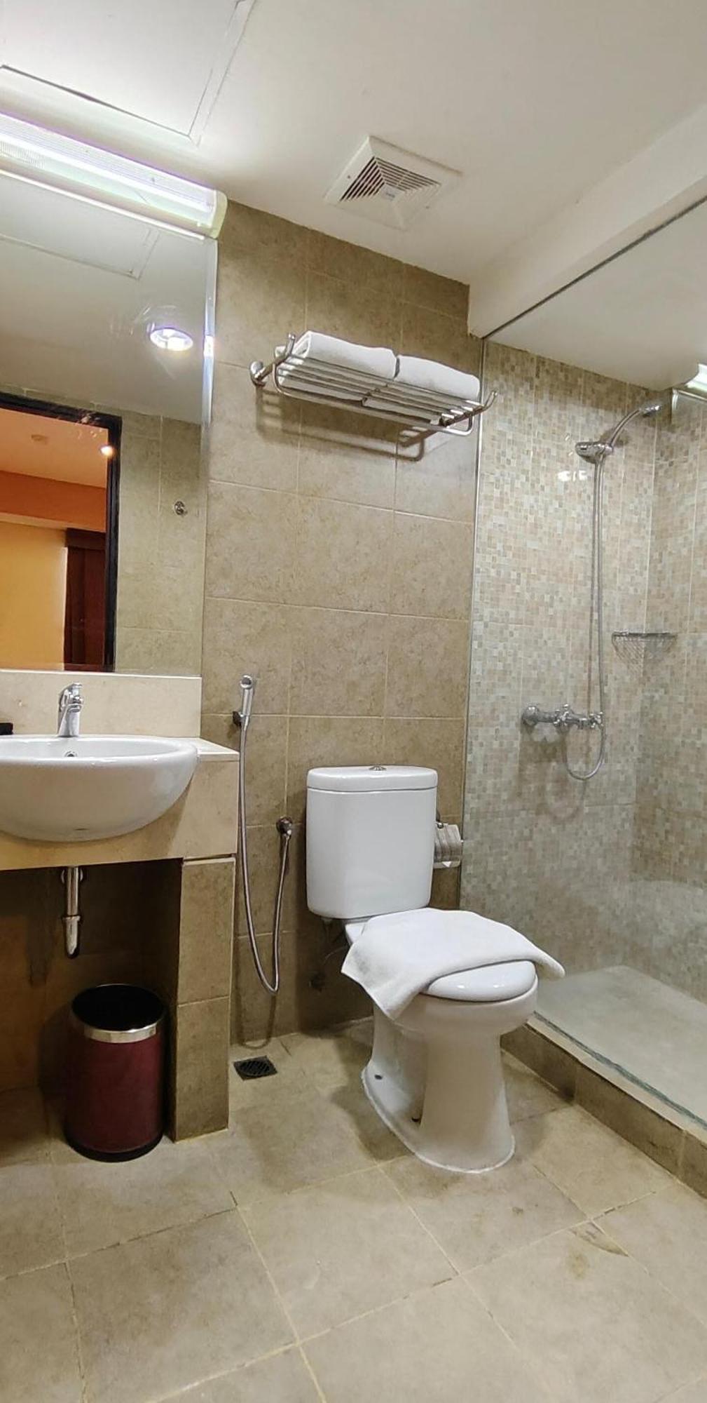 Nemuru Grand Serpong Panunggangah Esterno foto
